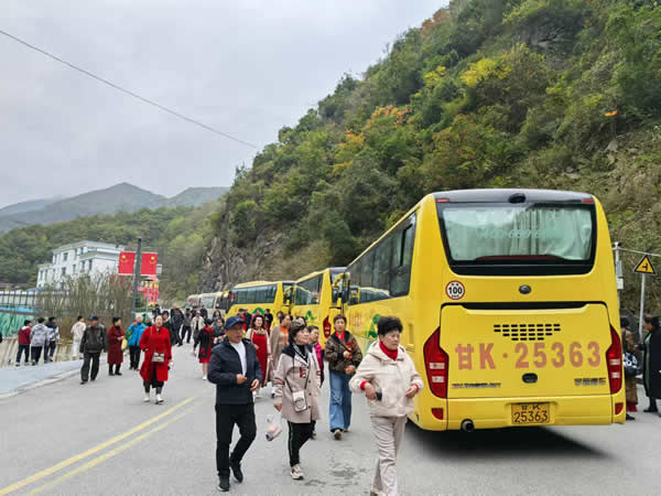 隴運(yùn)集團(tuán)公司成功開(kāi)展“引客入隴”地接文旅活動(dòng)（第二期）